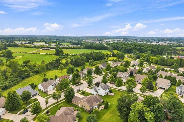 1709 Tumbleweed CIRCLE, West Bend, WI 53095