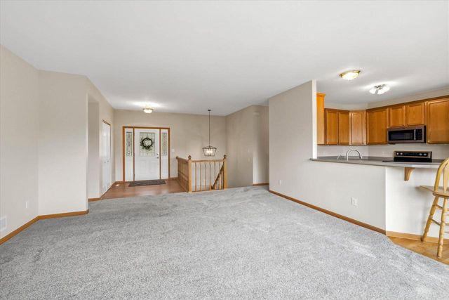 1709 Tumbleweed CIRCLE, West Bend, WI 53095