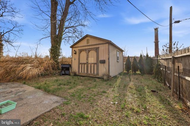 15 S FRONT ST, Darby, PA 19023