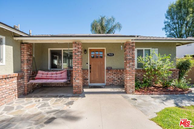 7426 Caldus Avenue, Los Angeles, CA 91406