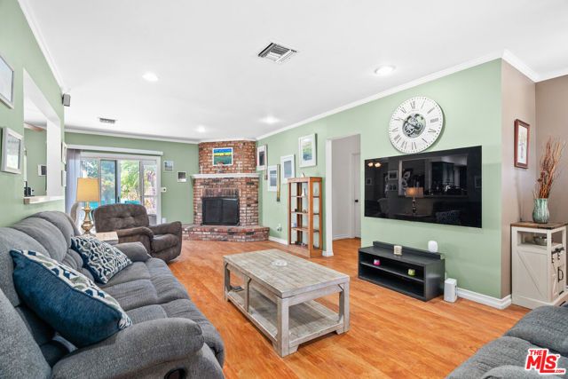 7426 Caldus Avenue, Los Angeles, CA 91406