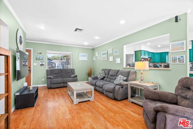 7426 Caldus Avenue, Los Angeles, CA 91406