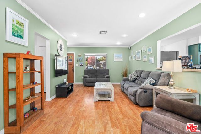 7426 Caldus Avenue, Los Angeles, CA 91406