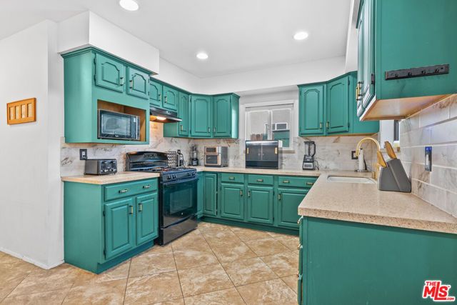 7426 Caldus Avenue, Los Angeles, CA 91406