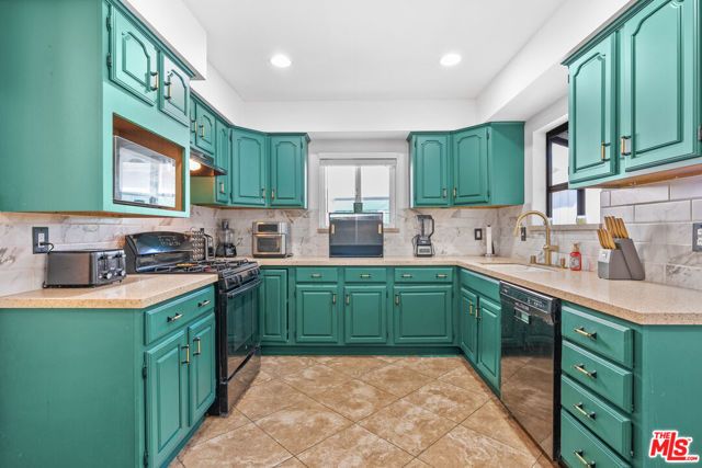 7426 Caldus Avenue, Los Angeles, CA 91406