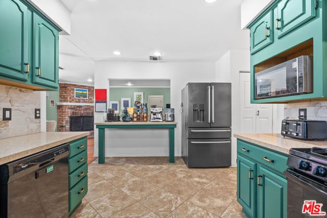 7426 Caldus Avenue, Los Angeles, CA 91406