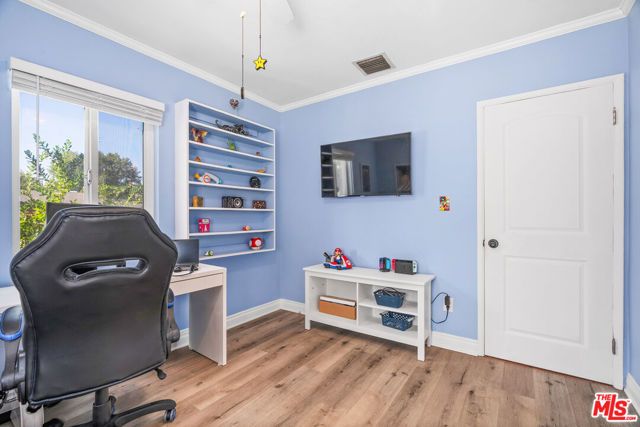 7426 Caldus Avenue, Los Angeles, CA 91406