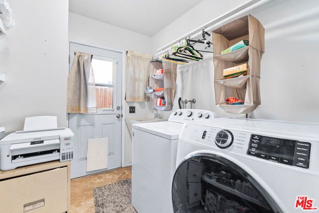 7426 Caldus Avenue, Los Angeles, CA 91406