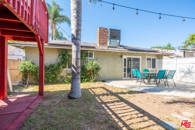 7426 Caldus Avenue, Los Angeles, CA 91406