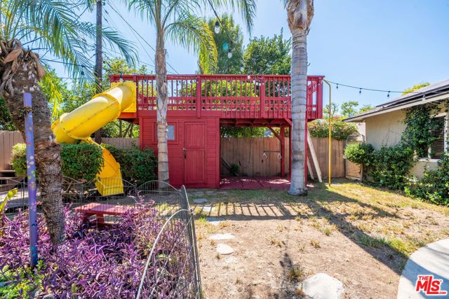 7426 Caldus Avenue, Los Angeles, CA 91406