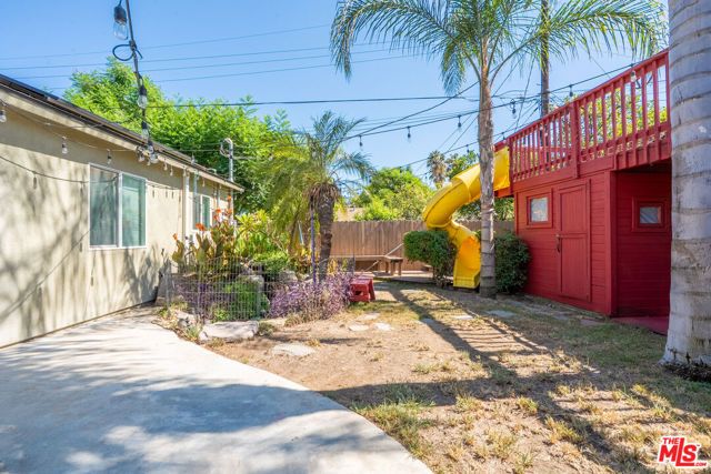 7426 Caldus Avenue, Los Angeles, CA 91406