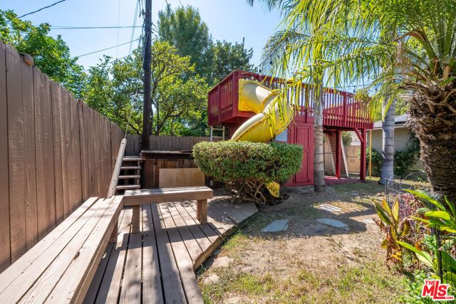7426 Caldus Avenue, Los Angeles, CA 91406