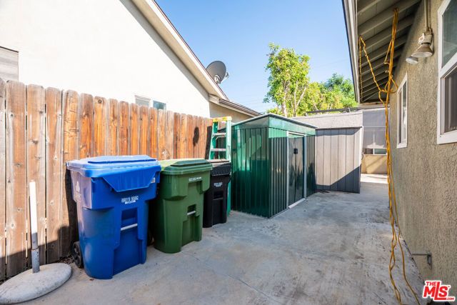 7426 Caldus Avenue, Los Angeles, CA 91406