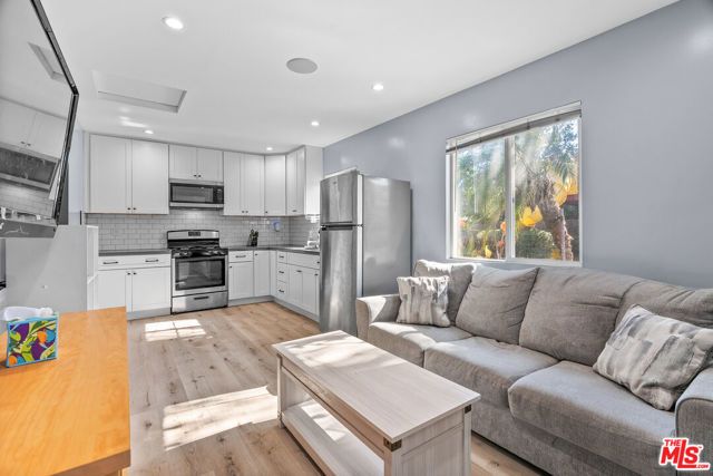 7426 Caldus Avenue, Los Angeles, CA 91406