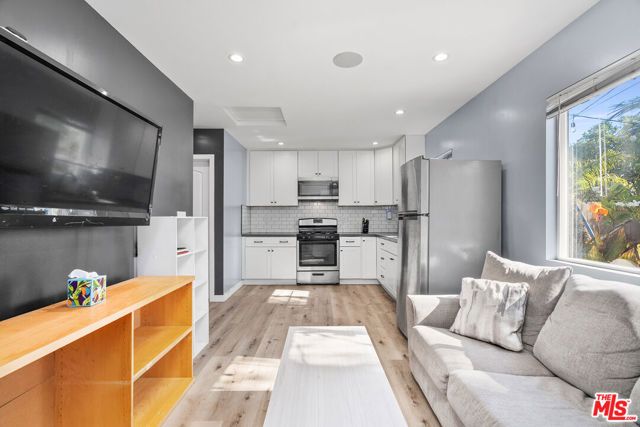 7426 Caldus Avenue, Los Angeles, CA 91406