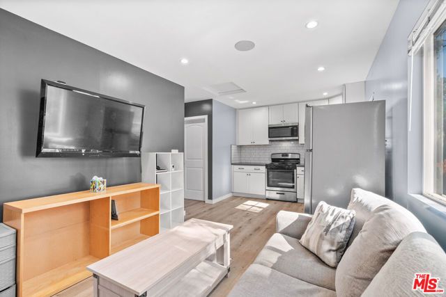 7426 Caldus Avenue, Los Angeles, CA 91406