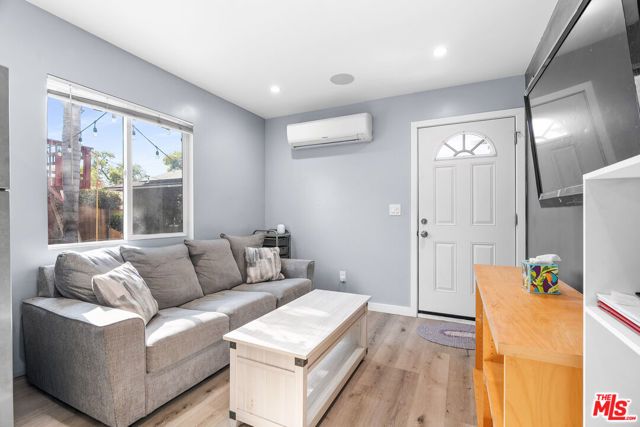 7426 Caldus Avenue, Los Angeles, CA 91406