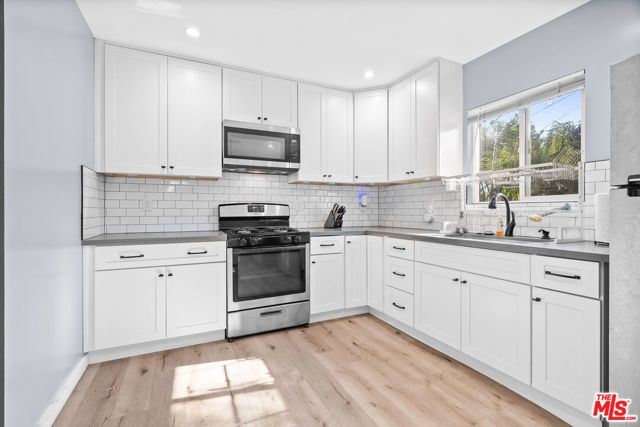 7426 Caldus Avenue, Los Angeles, CA 91406