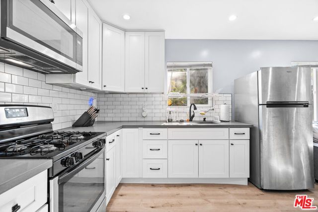 7426 Caldus Avenue, Los Angeles, CA 91406