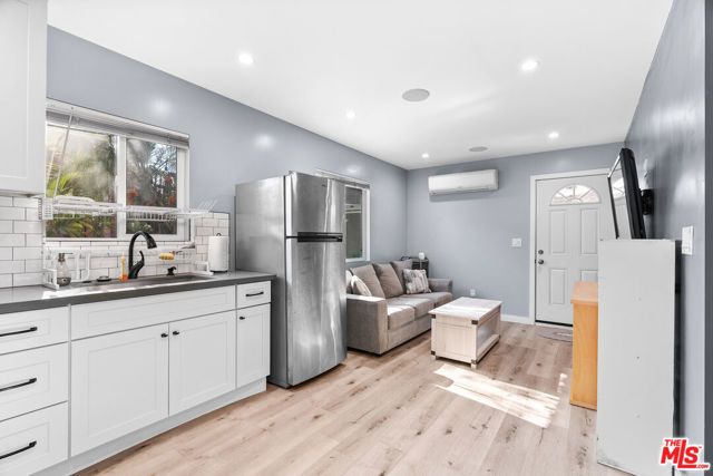 7426 Caldus Avenue, Los Angeles, CA 91406
