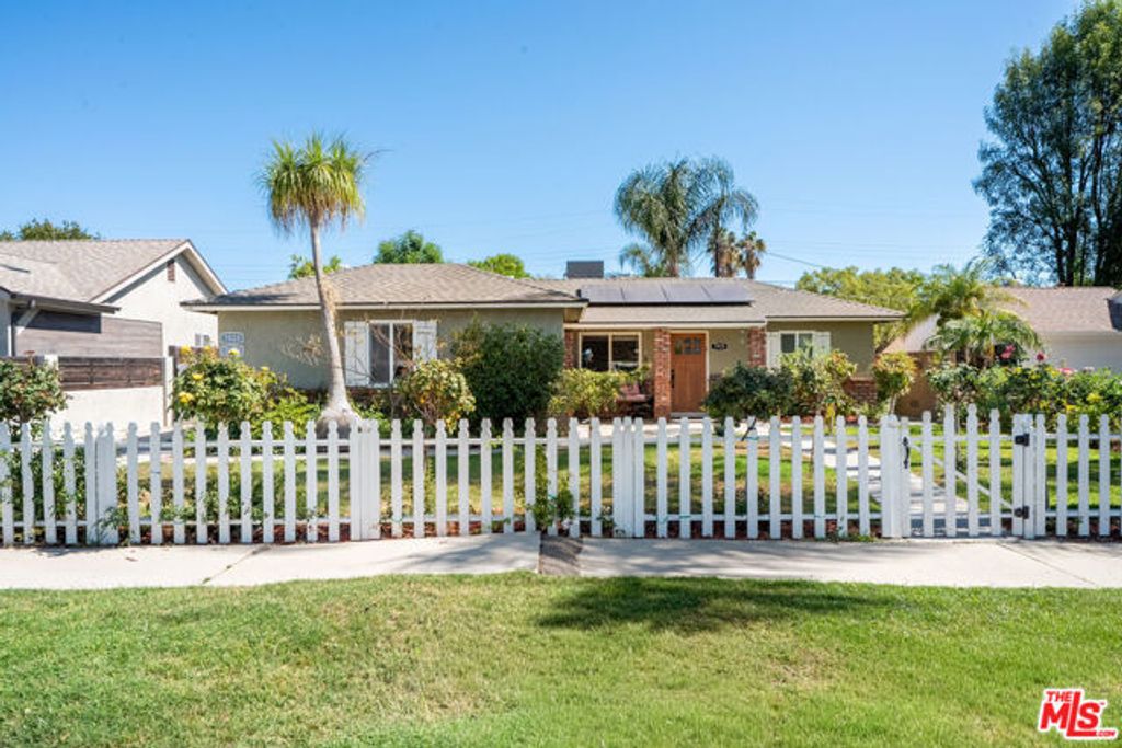 7426 Caldus Avenue, Los Angeles, CA 91406