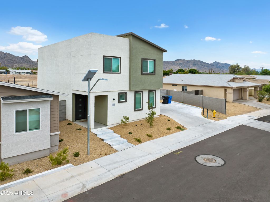 137 W LATONA Road, Phoenix, AZ 85041 — photo 4