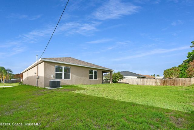 1574 Heartwellville Street NW, Palm Bay, FL 32907