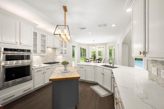 2326 Timbergreen Circle, Magnolia, TX 77355