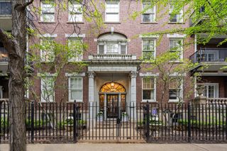 1201 N Astor Street 2W, Chicago, IL 60610