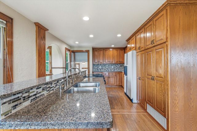 4475 409th Avenue NW, Braham, MN 55006