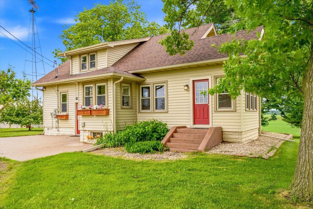 4475 409th Avenue NW, Braham, MN 55006