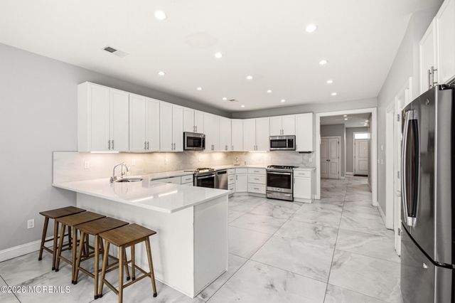 14 Majestic Way, Lakewood, NJ 08701