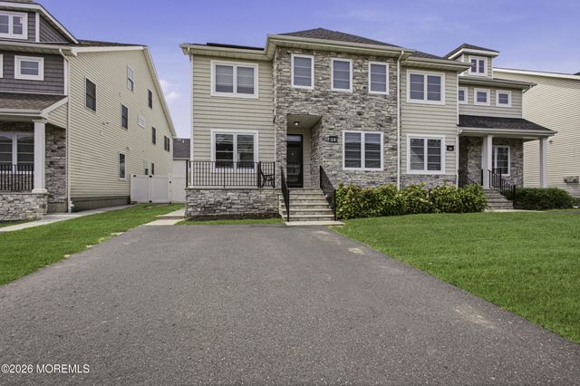 14 Majestic Way, Lakewood, NJ 08701