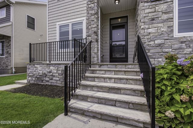 14 Majestic Way, Lakewood, NJ 08701
