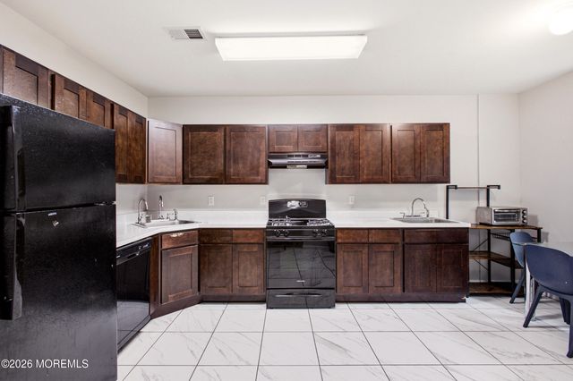 14 Majestic Way, Lakewood, NJ 08701