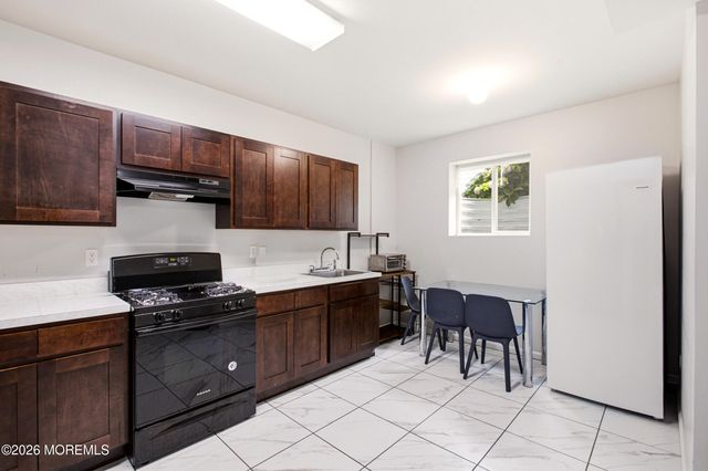 14 Majestic Way, Lakewood, NJ 08701