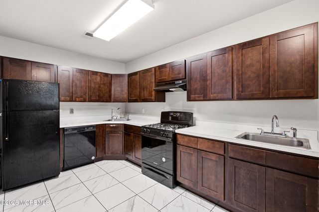 14 Majestic Way, Lakewood, NJ 08701