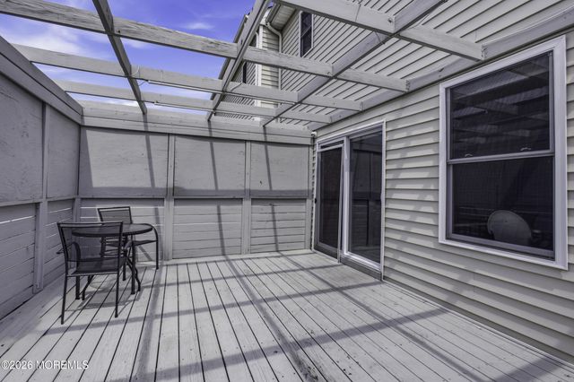 14 Majestic Way, Lakewood, NJ 08701