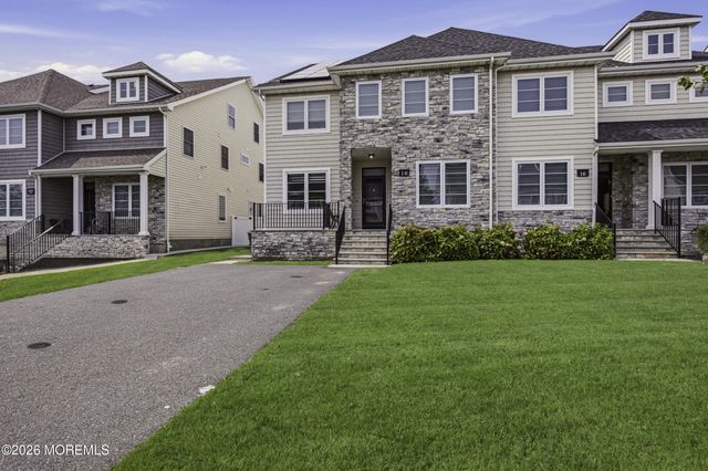 14 Majestic Way, Lakewood, NJ 08701