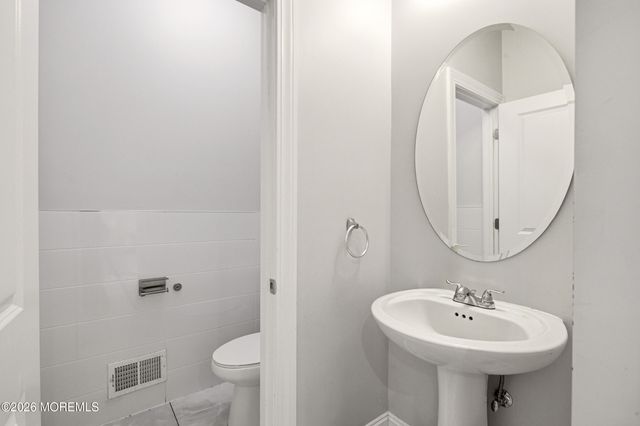 14 Majestic Way, Lakewood, NJ 08701