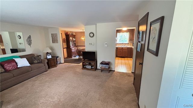 8190 Mantova Drive, Clay, NY 13041