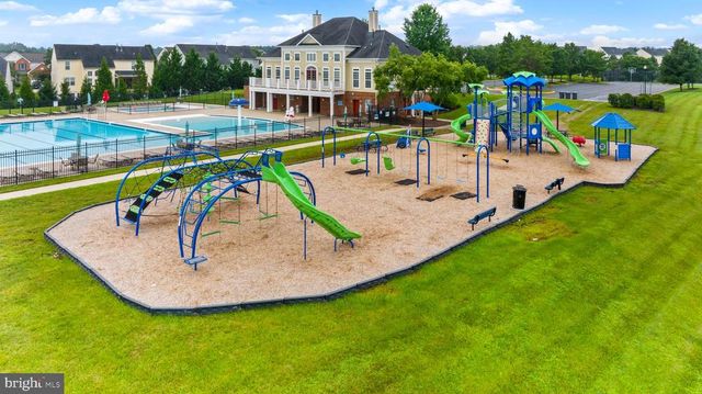 5018 BIRCH LEAF CIR, Fredericksburg, VA 22407