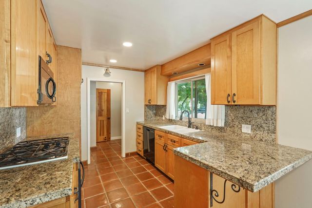 1101 W Oak St, Lodi, CA 95240