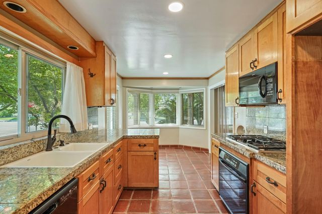 1101 W Oak St, Lodi, CA 95240