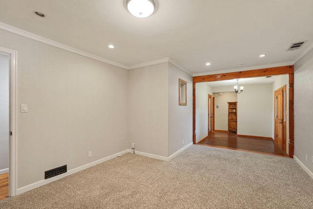 1101 W Oak St, Lodi, CA 95240