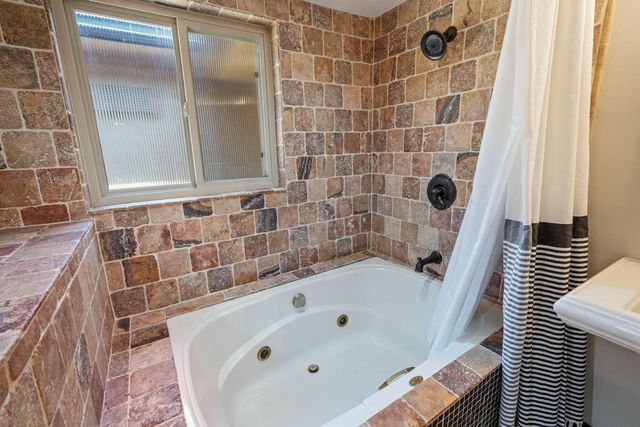 1101 W Oak St, Lodi, CA 95240