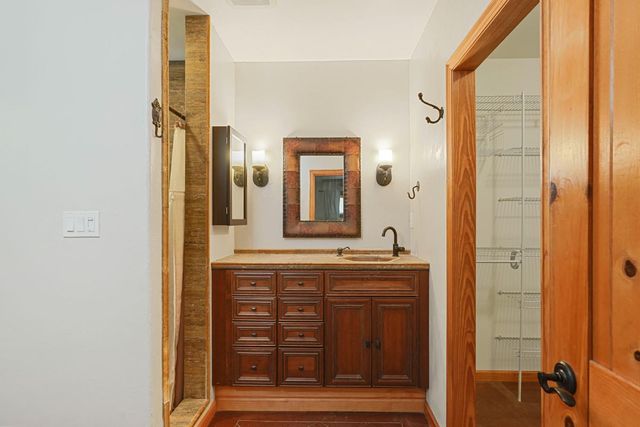 1101 W Oak St, Lodi, CA 95240