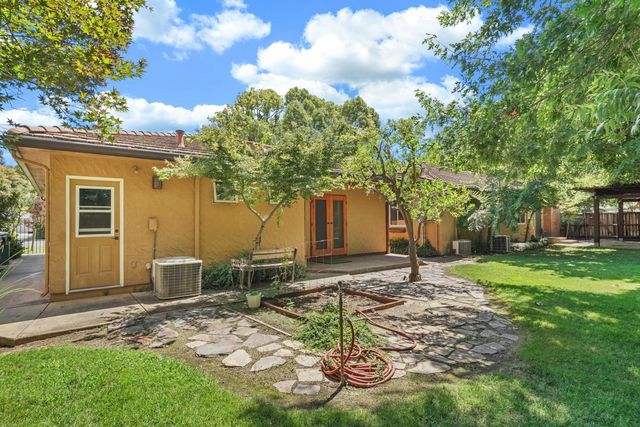 1101 W Oak St, Lodi, CA 95240