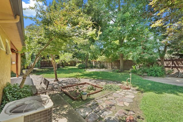 1101 W Oak St, Lodi, CA 95240