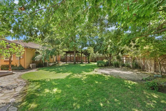 1101 W Oak St, Lodi, CA 95240